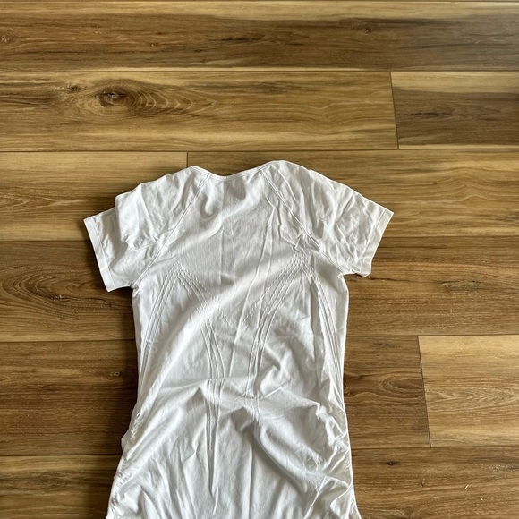 Athleta women’s finish fast tee size small - Picture 4 of 6